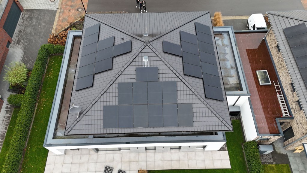 Photovoltaikanlage auf einem Einfamilienhaus, montiert von Evergreen Energiesysteme